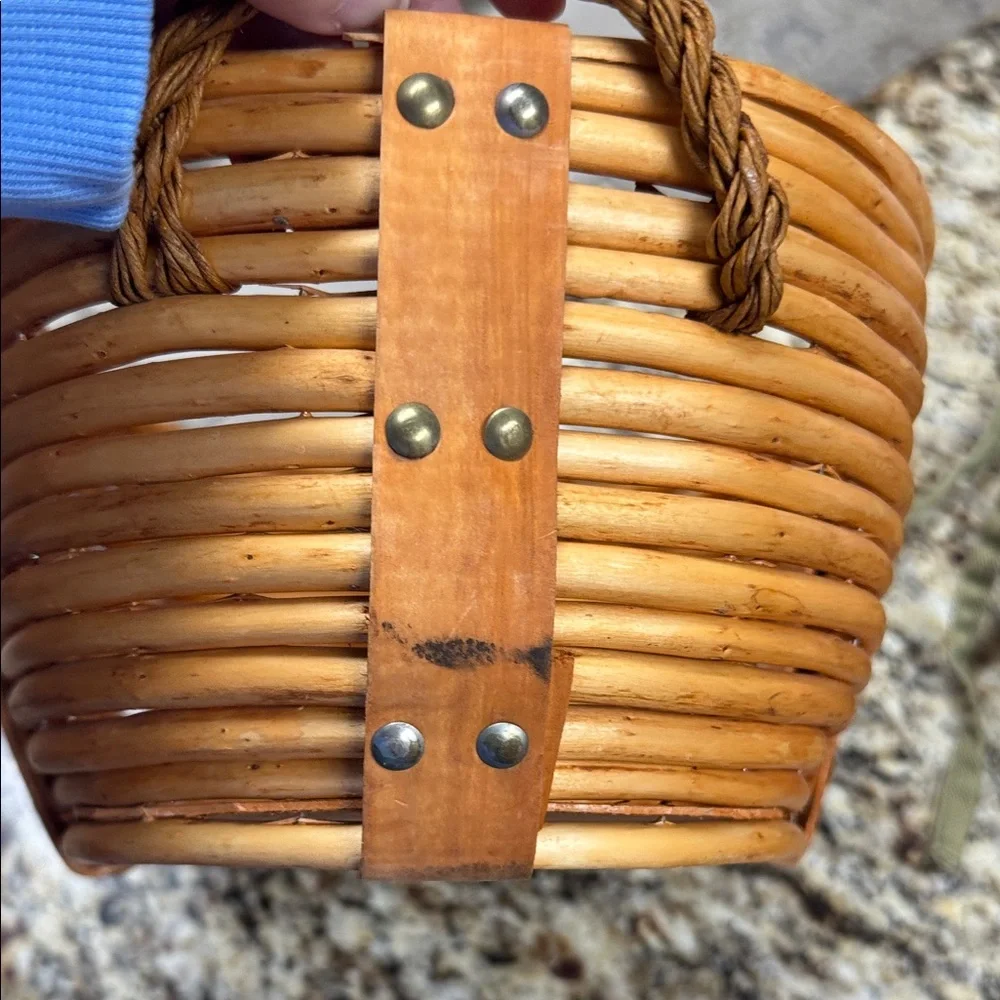 Baskets Oval Rustic Brown Wicker Baskets Set and 1 Green Leaf Liner
